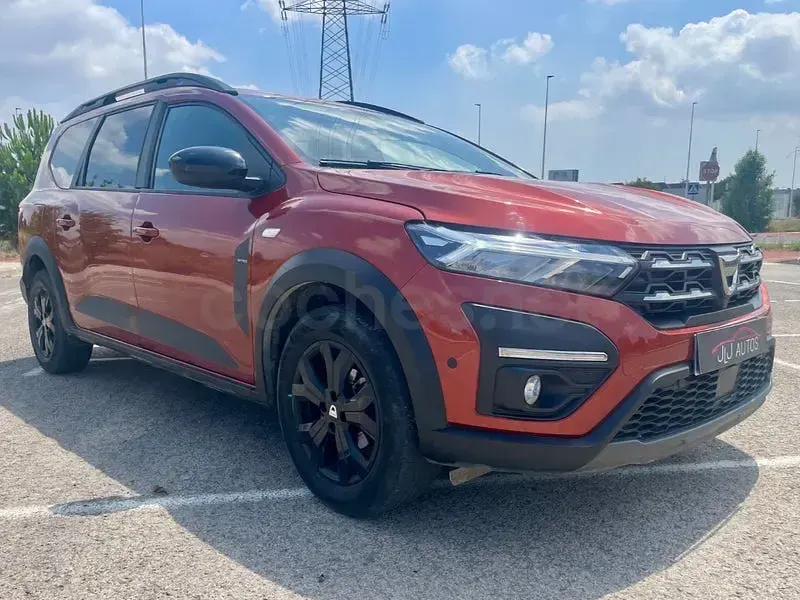 Usado Dacia Jogger Extreme 100 CV (73 kW) 2021 Granate Monovolumen