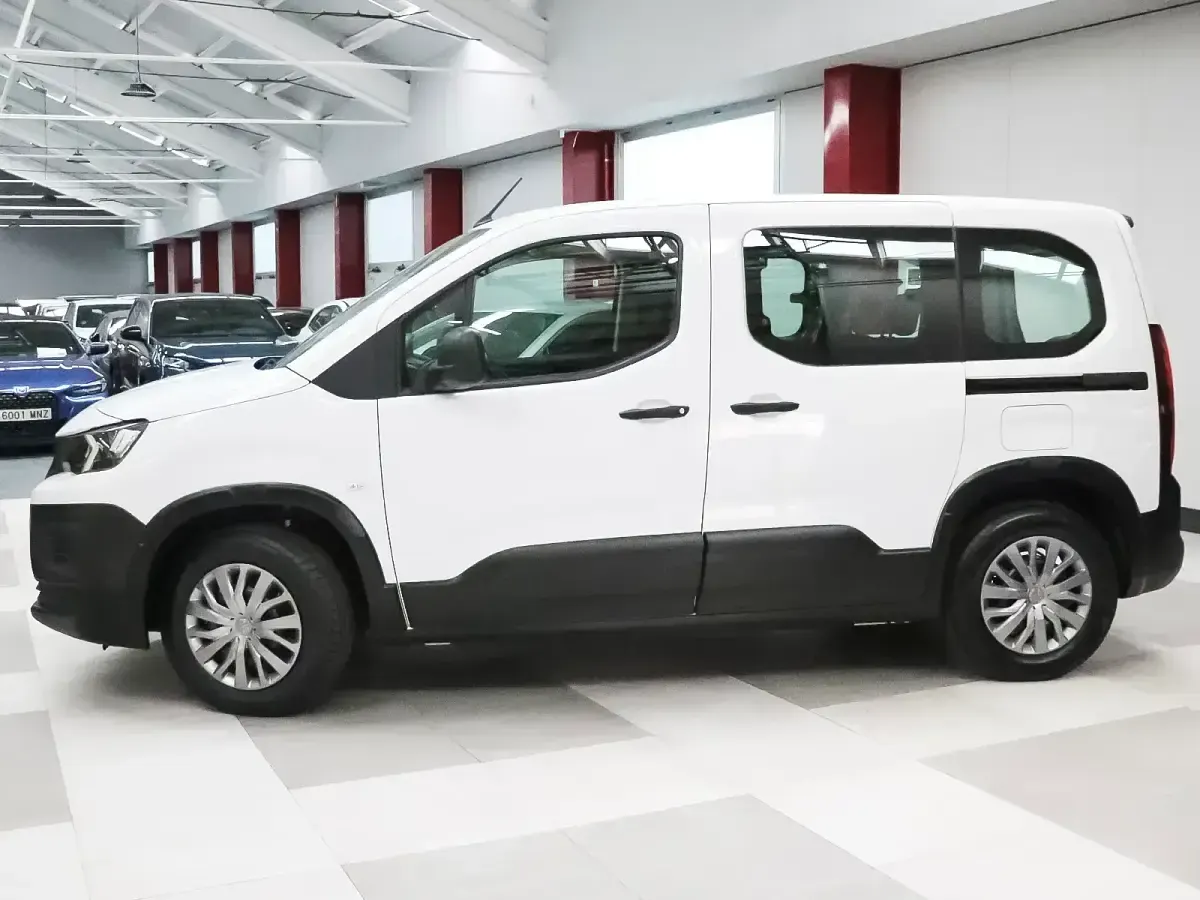 Usado Peugeot e-Rifter Active 100 kW (136 CV) 2023 Blanco Monovolumen