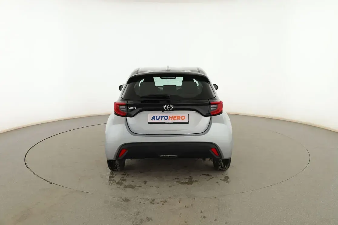 Usado Toyota Yaris Edition 125 CV (91 kW) 2022 Plata Utilitario