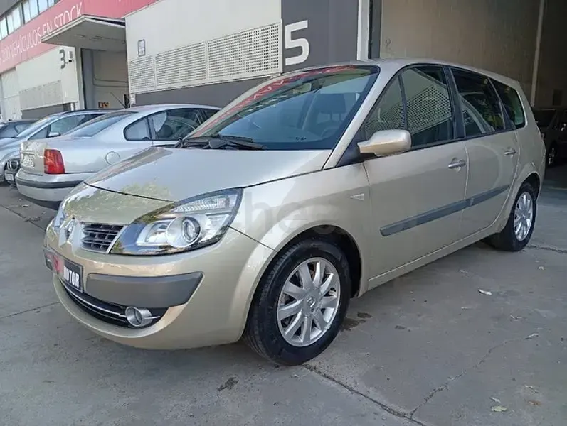 Usado Renault Grand Scénic II Dynamique 110 CV (80 kW) 2008 Beige Monovolumen