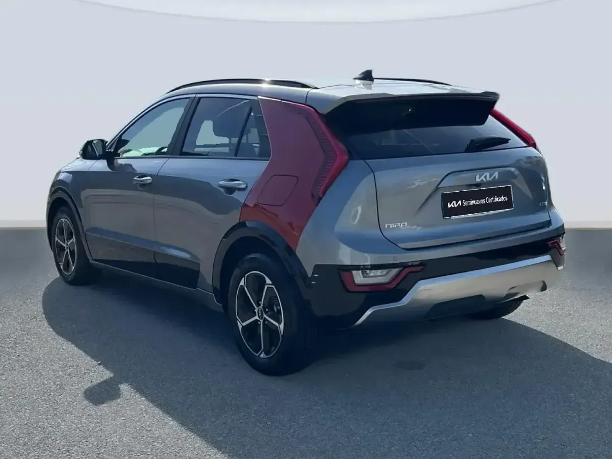 Usado Kia Niro 183 CV (134 kW) 2025 Gris SUV
