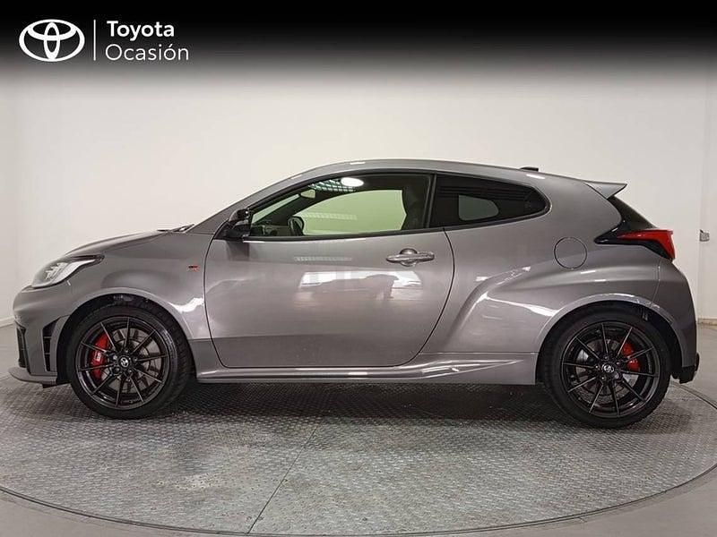 Usado Toyota Yaris 276 CV (202 kW) 2024 Gris / plata Utilitario