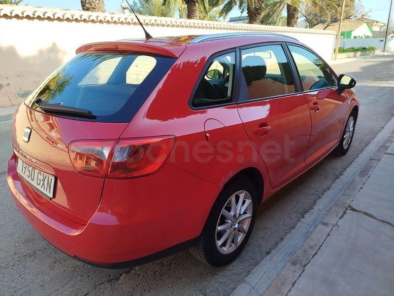 Usado Seat Ibiza ST Reference 90 CV (66 kW) 2010 Rojo Familiar