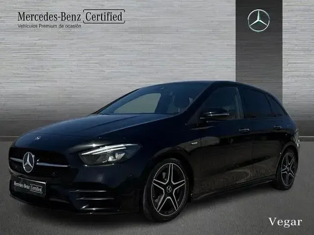 Usado Mercedes B200 150 CV (110 kW) 2022 Negro noche Utilitario