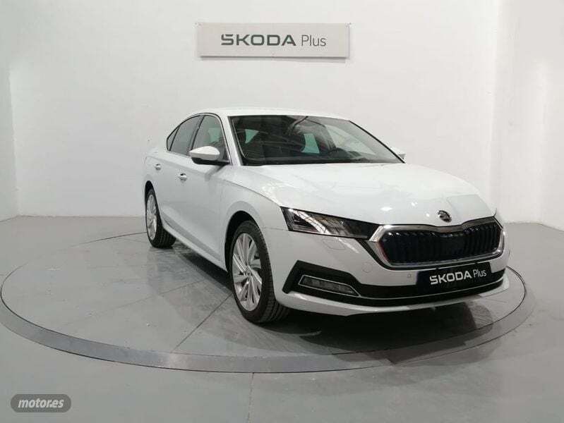 Blanco Nuevo 2025 Skoda Octavia Selection Berlina | 28.900 € - Imagen 1/4