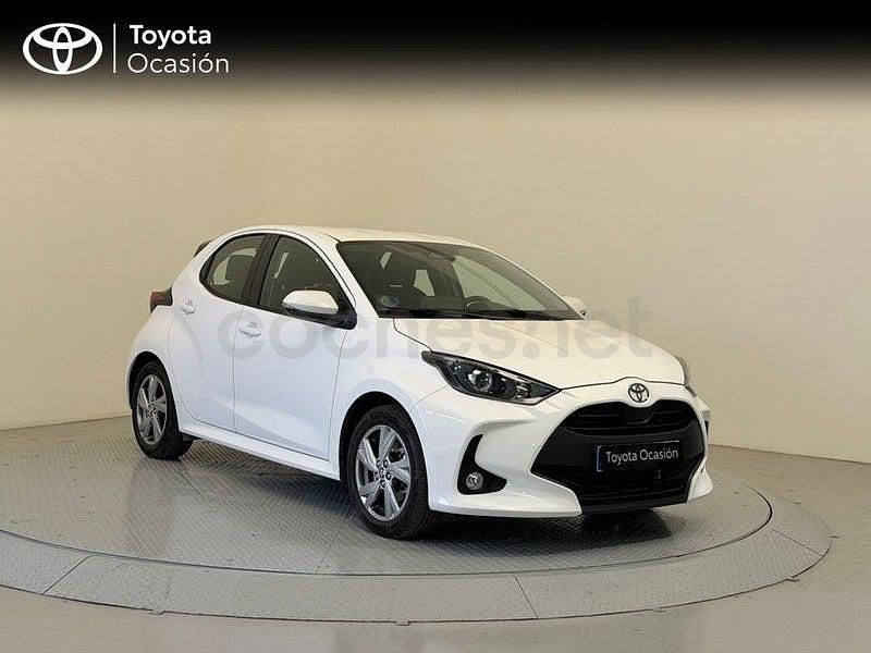 Usado Toyota Yaris Hybrid Active 116 CV (85 kW) 2024 Blanco Berlina