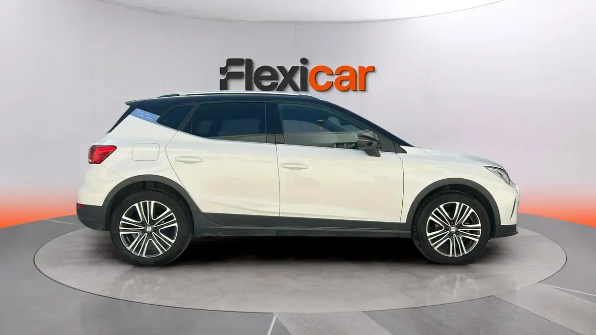 Usado Seat Arona Style Plus 110 CV (80 kW) 2022 Blanco SUV