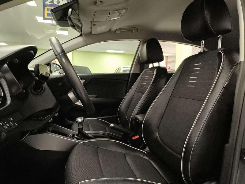 Usado Kia Rio GT-Line 120 CV (88 kW) 2023 Gris Utilitario