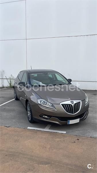 Beige Usado 2010 Lancia Delta Berlina | 9800 € - Imagen 1/4