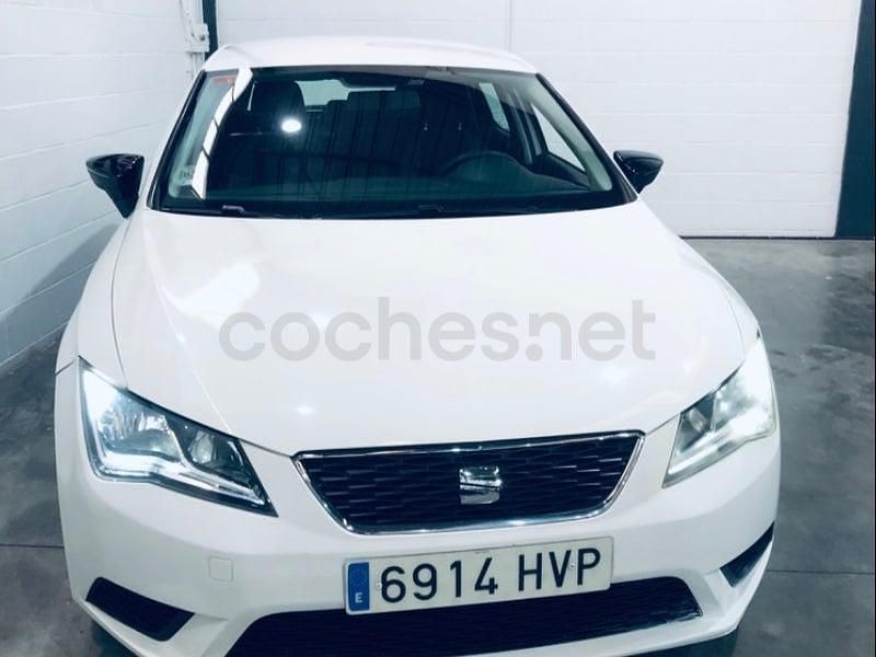 Usado Seat Leon Style 105 CV (77 kW) 2014 Blanco Berlina