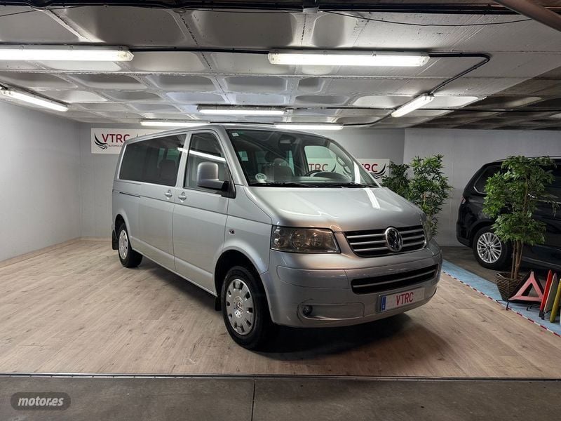 Usado VW Caravelle Trendline 180 CV (132 kW) 2009 Gris / plata Monovolumen