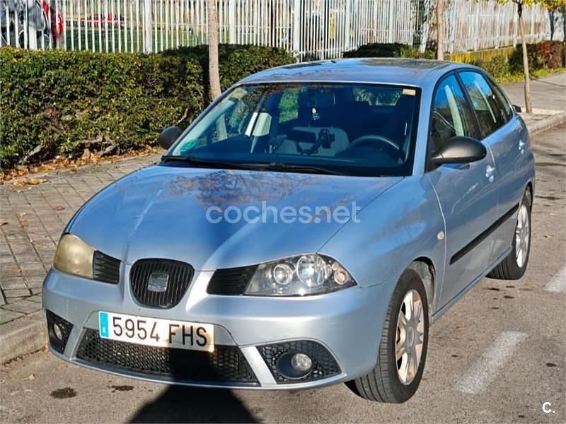 Usado Seat Ibiza Reference 85 CV (62 kW) 2006 Gris / plata Berlina