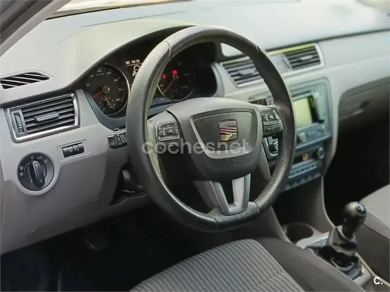 Usado Seat Toledo Style 105 CV (77 kW) 2012 Blanco Utilitario