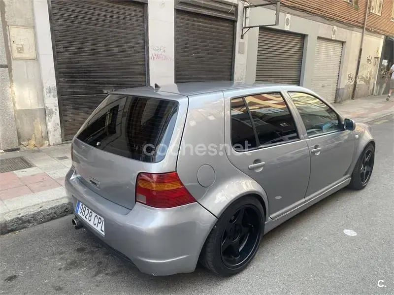 Usado VW Golf IV 130 CV (95 kW) 2003 Gris / plata Familiar