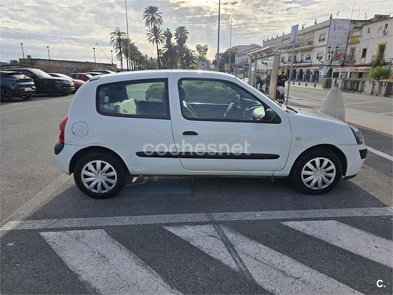 Usado Renault Clio II Authentique 60 CV (44 kW) 2003 Blanco Berlina