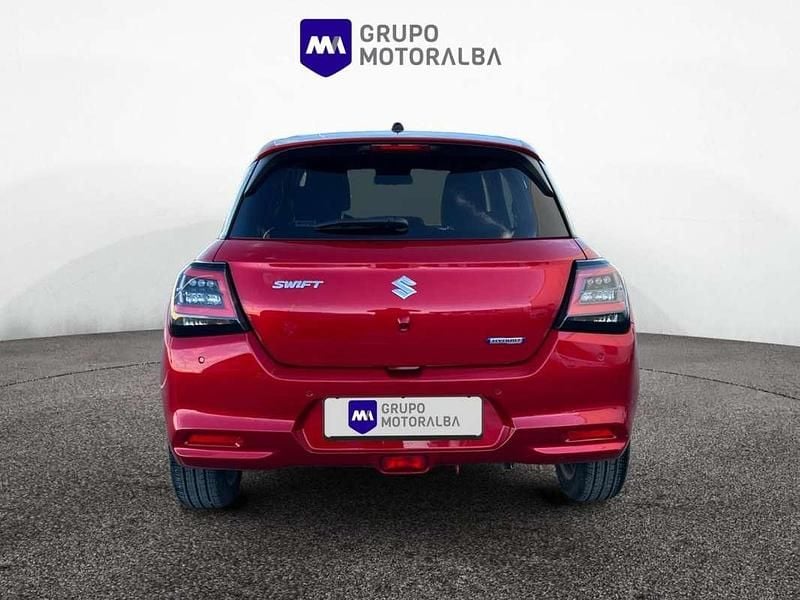 Usado Suzuki Swift 83 CV (61 kW) 2025 Rojo Utilitario