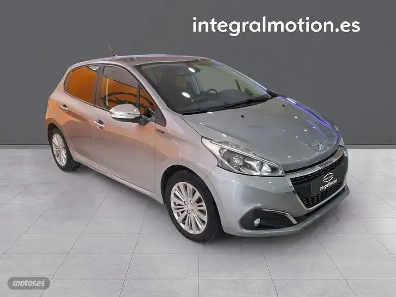 Usado Peugeot 208 Signature Sky 82 CV (60 kW) 2019 Gris Utilitario