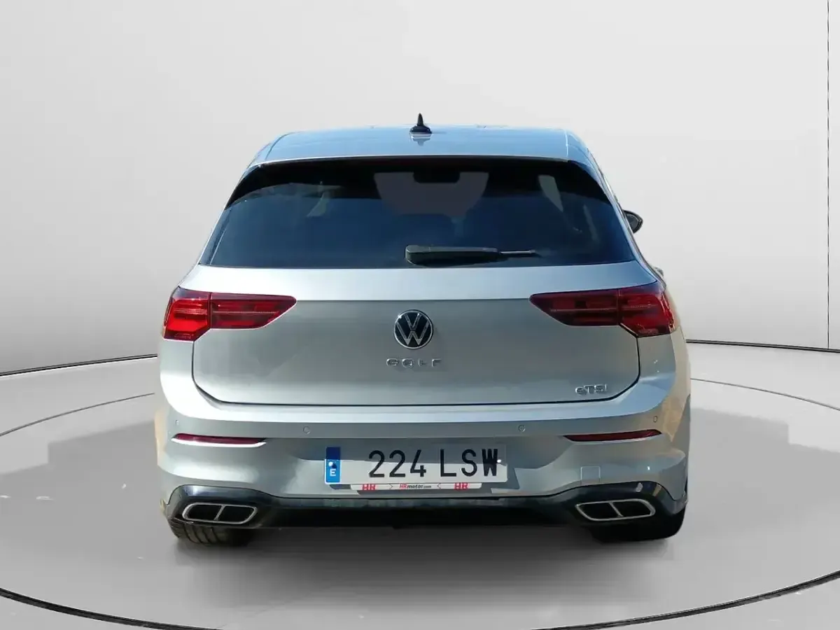 Usado VW Golf VIII R-line 150 CV (110 kW) 2021 Gris / plata Berlina