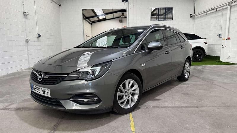 Usado Opel Astra Elegance 131 CV (96 kW) 2022 Gris Utilitario