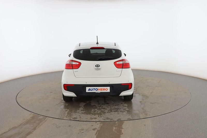 Usado Kia Rio 85 CV (62 kW) 2016 Blanco Berlina