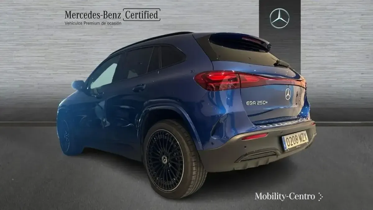 Usado Mercedes EQA250+ AMG line 139 kW (190 CV) 2025 Spektral blue  metallic paint SUV