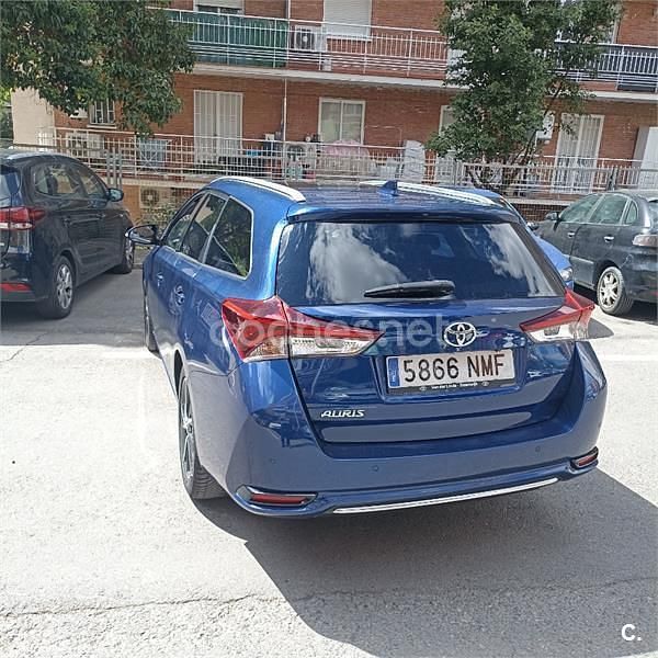 Usado Toyota Auris Active 112 CV (82 kW) 2017 Azul Familiar