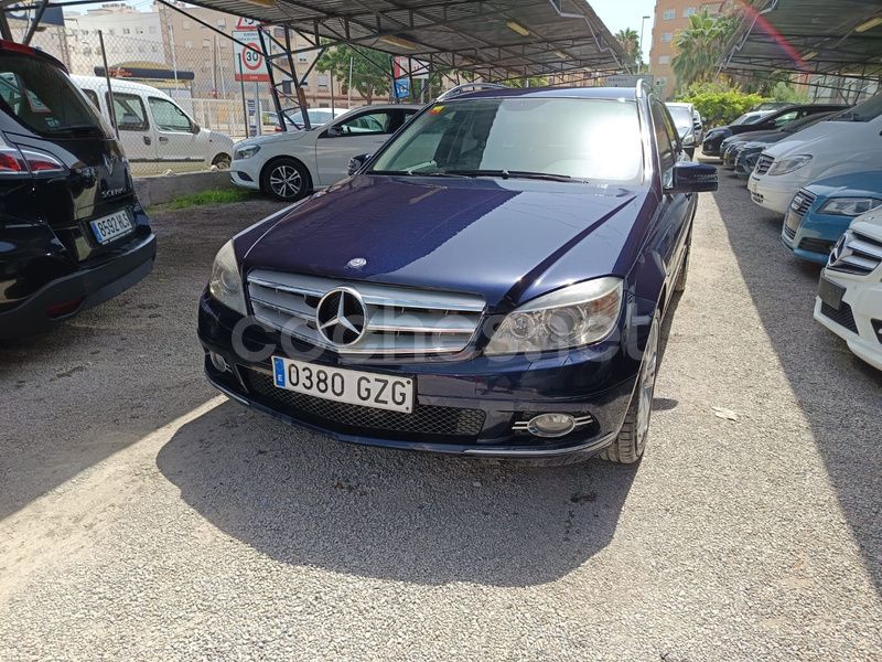 Usado Mercedes C220 170 CV (125 kW) 2010 Azul Familiar