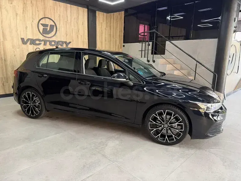 Usado VW Golf VIII Life 110 CV (80 kW) 2021 Negro Berlina
