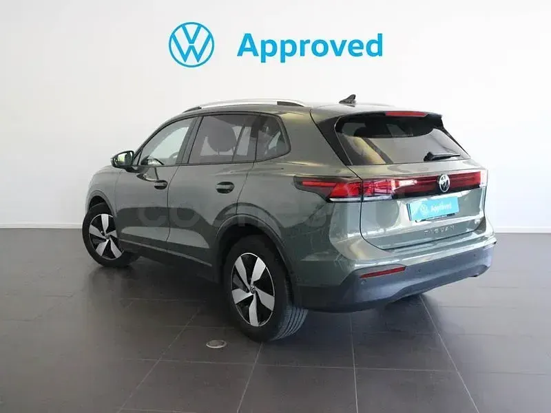 Usado VW Tiguan Life 150 CV (110 kW) 2024 Verde SUV