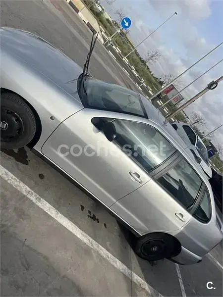 Usado Seat Cordoba 60 CV (44 kW) 1999 Gris / plata Berlina