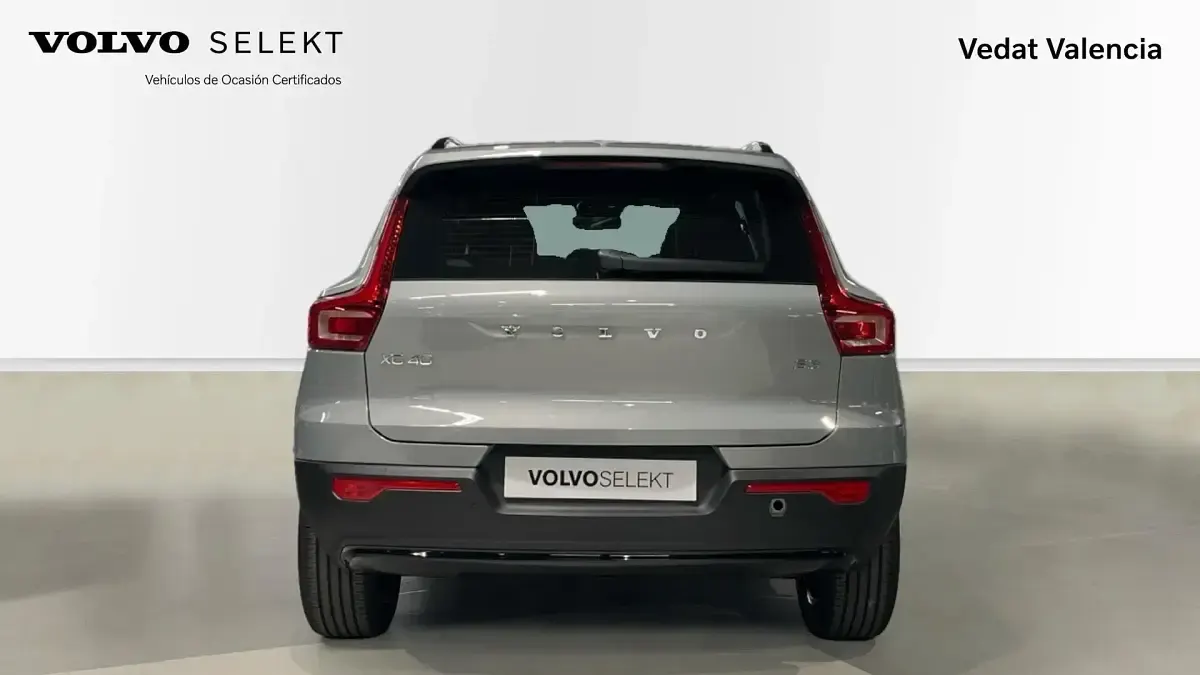 Uusi Volvo XC40 Plus 163 HP (119 kW) 2026 Otro Katumaasturi