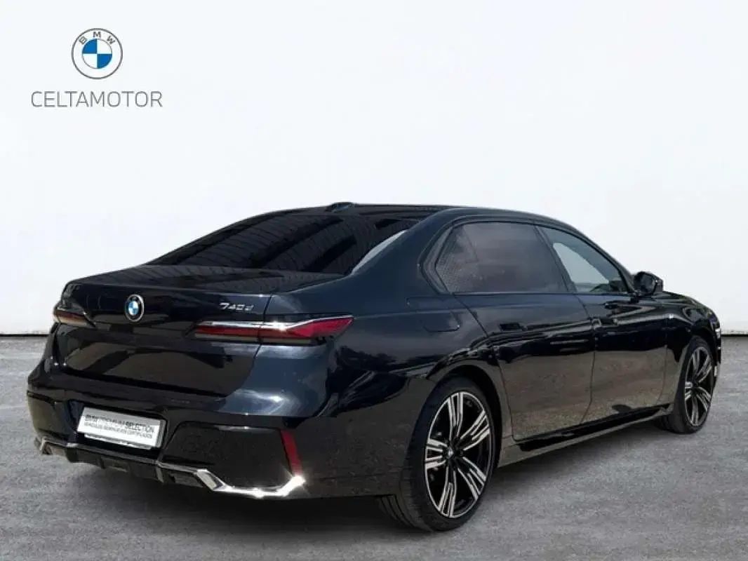 Usado BMW 740 Comfort Edition 299 CV (219 kW) 2024 Negro Berlina