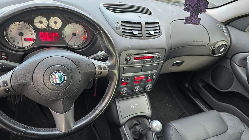Usado Alfa Romeo GT 166 CV (122 kW) 2009 Negro Coupe