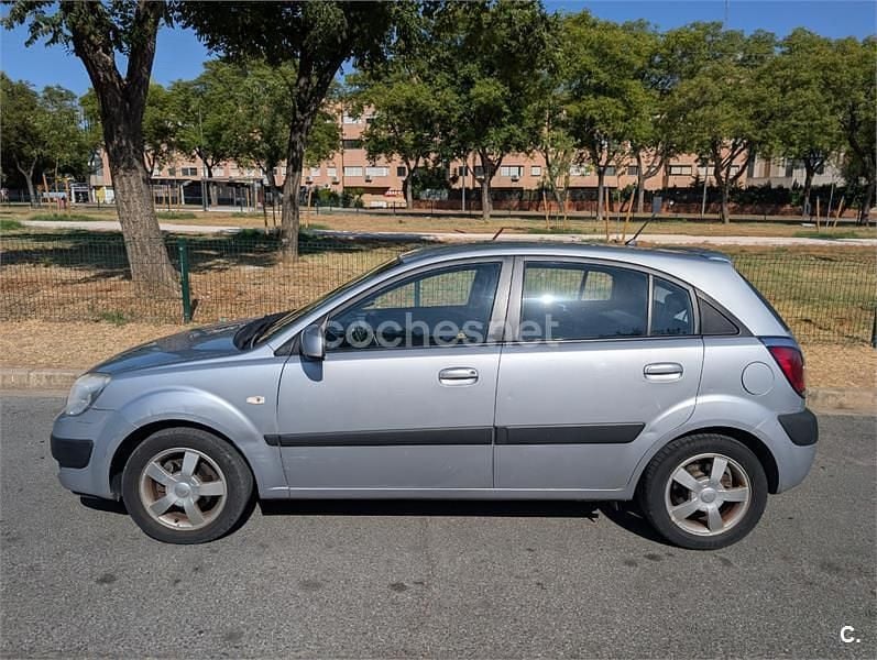 Gris / plata Usado 2006 Kia Rio EX Berlina | 2750 € (Buen precio) - Imagen 1/4