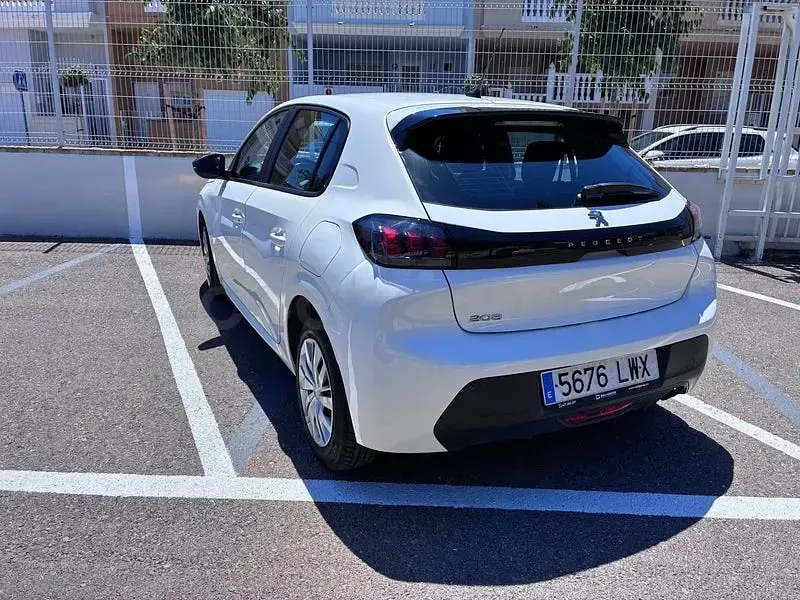 Usado Peugeot 208 Active 100 CV (73 kW) 2022 Blanco Utilitario