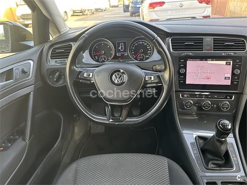 Usado VW Golf VII Advance 115 HP (84 kW) 2020 Preto Sedan