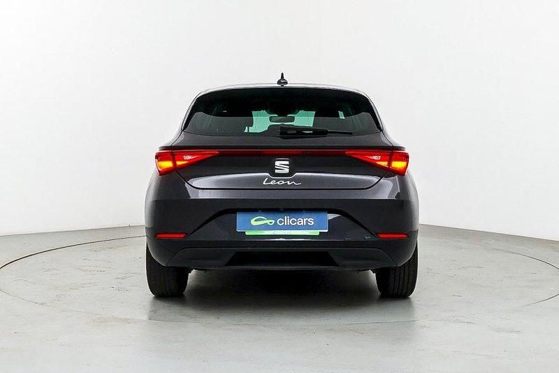 Usado Seat Leon Style 115 CV (84 kW) 2021 Negro Berlina