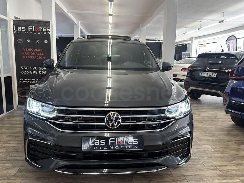 Usado VW Tiguan R-line 245 CV (180 kW) 2023 Gris / plata SUV