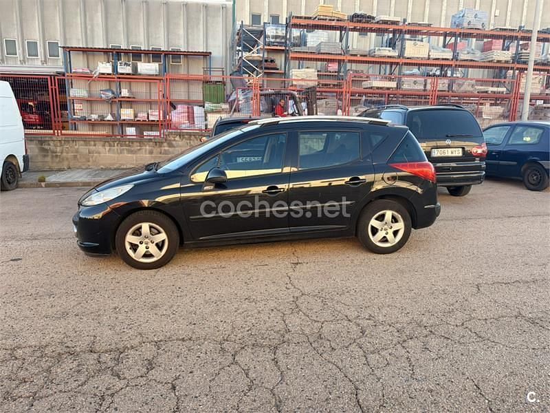 Usado Peugeot 207 95 CV (69 kW) 2008 Negro Familiar