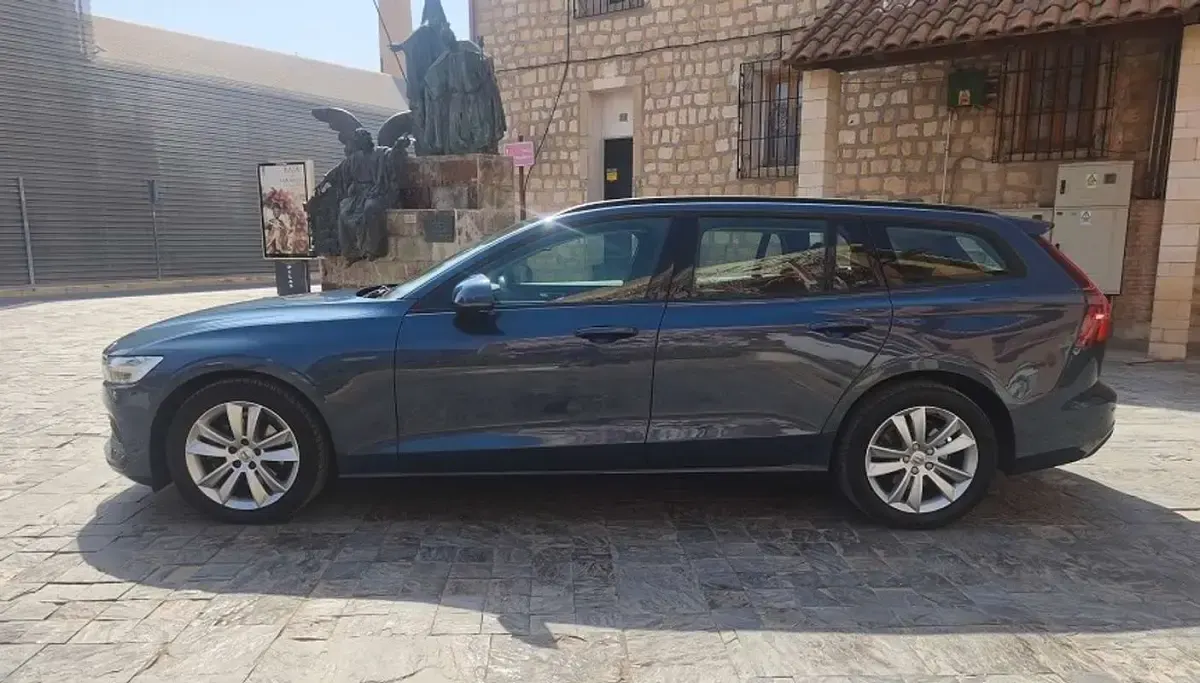 Usado Volvo V60 Momentum 150 CV (110 kW) 2019 Azul Familiar