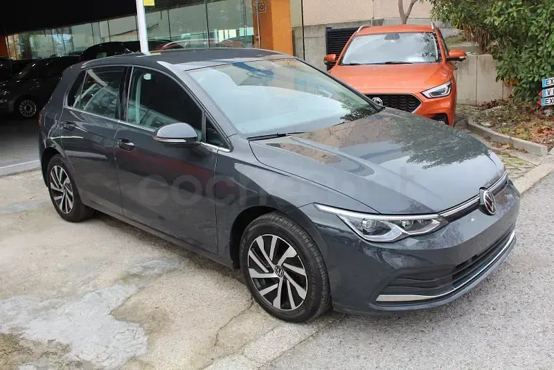 Usado VW Golf VIII 204 CV (150 kW) 2022 Gris / plata Berlina