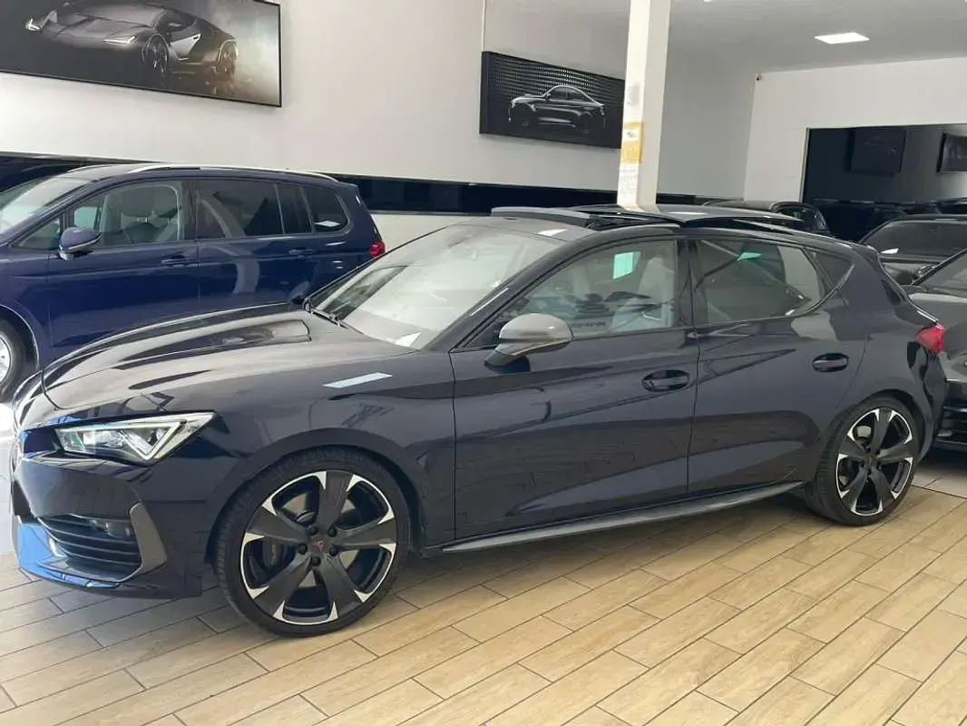Usado Cupra Leon VZ 300 CV (220 kW) 2023 Gris Utilitario