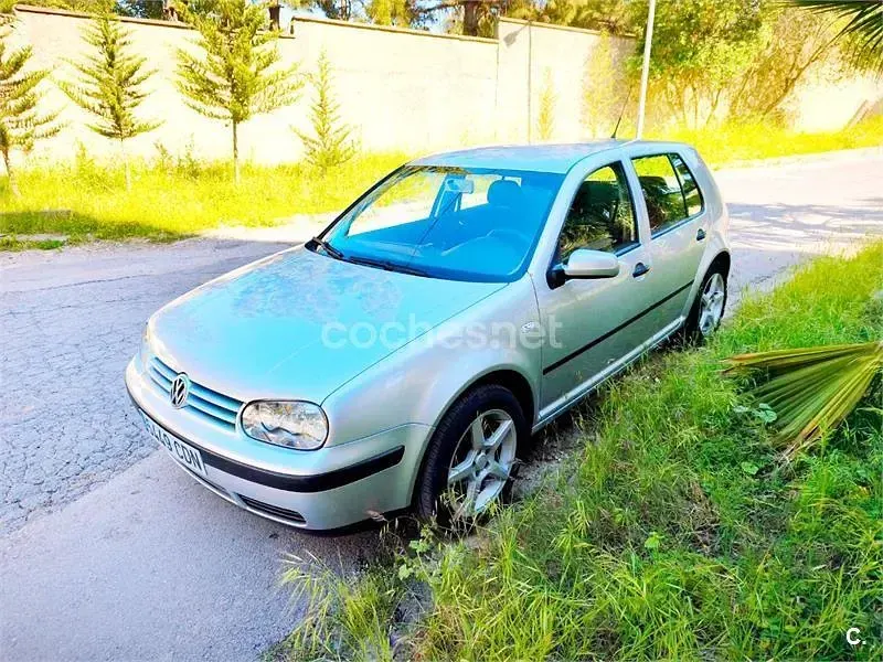 Usado VW Golf IV Conceptline 105 CV (77 kW) 2003 Gris / plata Berlina