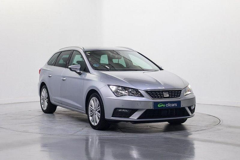 Usado Seat Leon XCELLENCE 130 CV (95 kW) 2020 Gris / plata Familiar