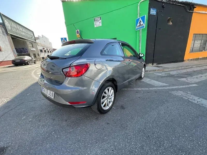 Usado Seat Ibiza SC Style 105 CV (77 kW) 2016 Gris / plata Utilitario