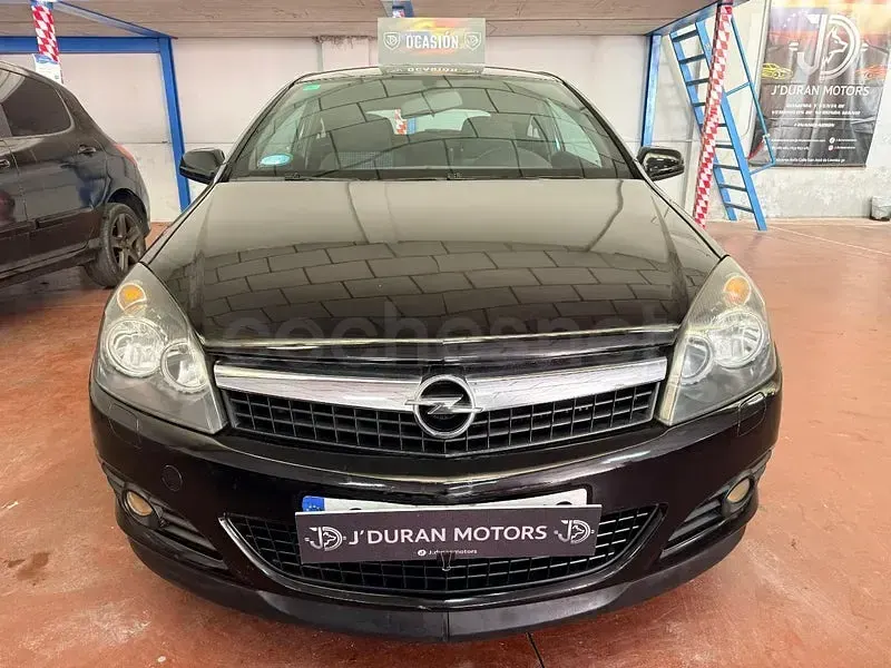 Usado Opel Astra GTC Sport 120 CV (88 kW) 2007 Negro Berlina