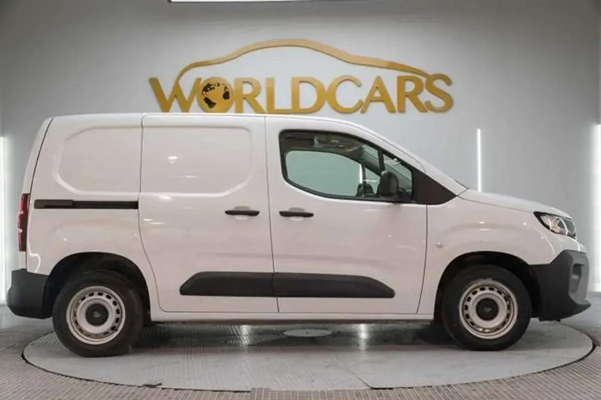 Usado Peugeot Partner 101 CV (74 kW) 2024 Blanco Monovolumen