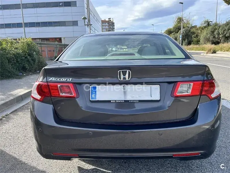 Usado Honda Accord Luxury 150 CV (110 kW) 2010 Marrón Berlina