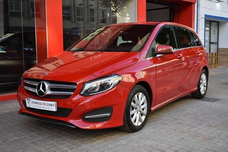 Rojo Usado 2017 Mercedes B180 Monovolumen | 16.990 € (Super precio) - Imagen 1/4