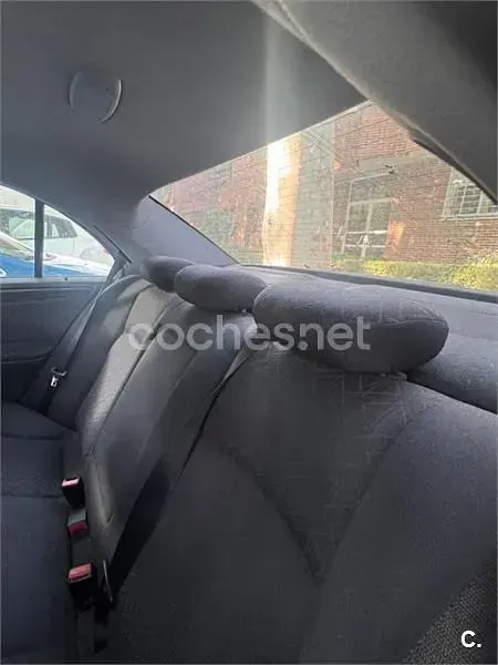 Usado Mercedes C220 Elegance 143 CV (105 kW) 2002 Gris / plata Berlina